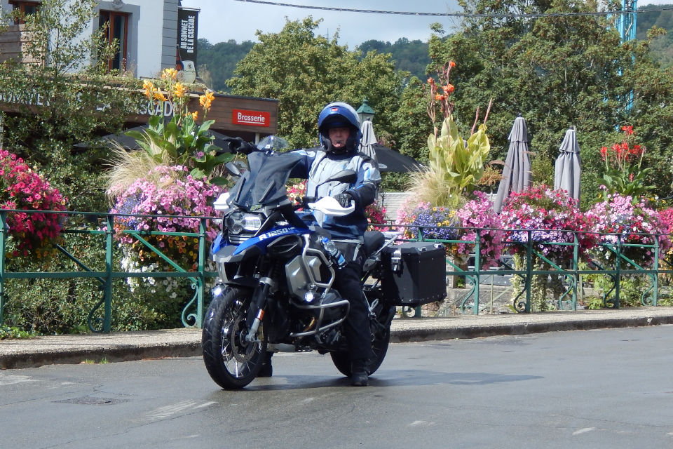 Motorrijbewijspoint Zoetermeer examengarantie AVB en AVD